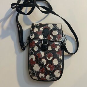 Disney Parks Minnie Mouse D-Tech phone case crossbody purse